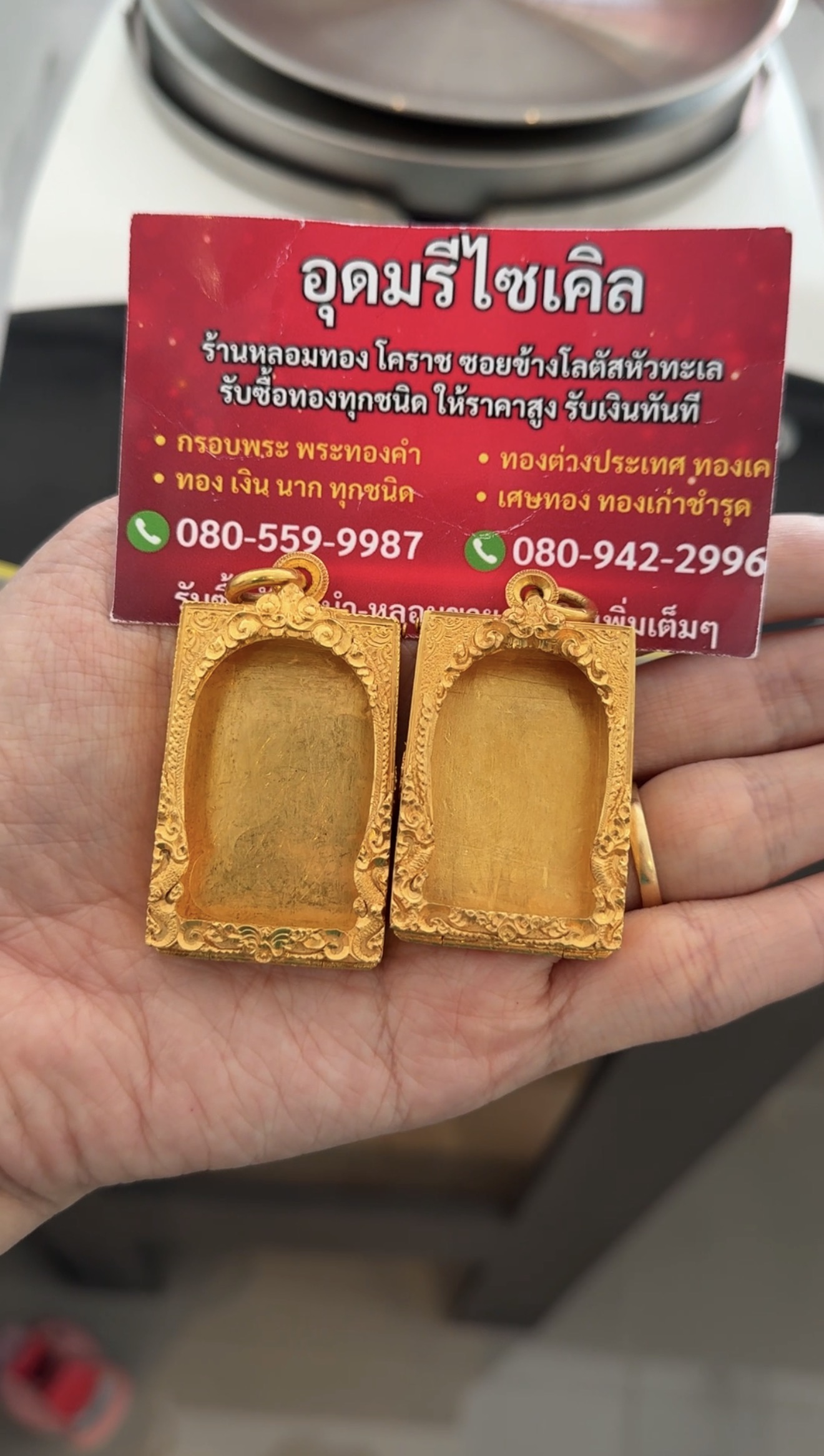 กรอบพระทองขนาดใหญ่สำหรับบริการรับซื้อกรอบพระทองและพระทองคำ